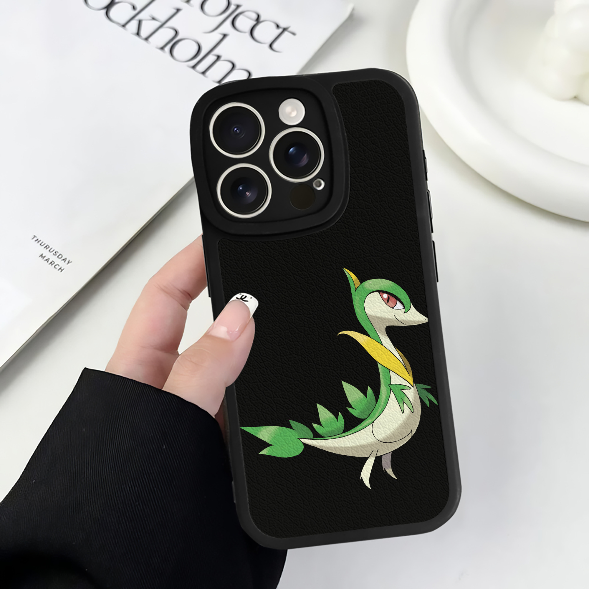 （画像用） ポケットモンスター Pokémon 【iPhone 16シリーズ対応】シリコンスマホケース（レザー調） 材質：シリコン